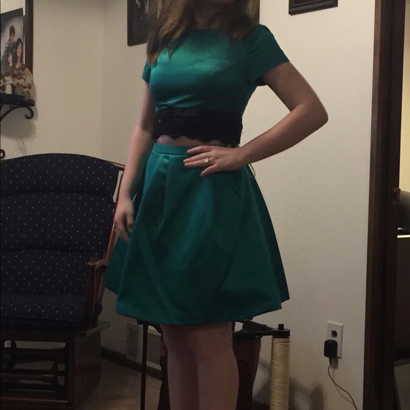 Emerald green two piece Sheri Hill dress - Picture 1 of 1